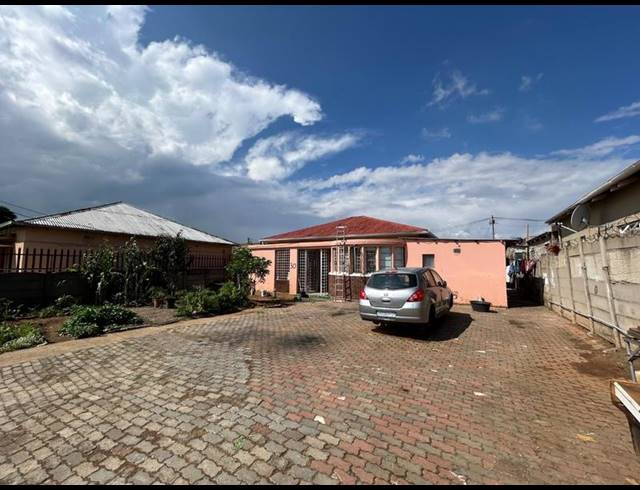 6 BEDROOM HOUSE FOR SALE IN REGENTS PARK